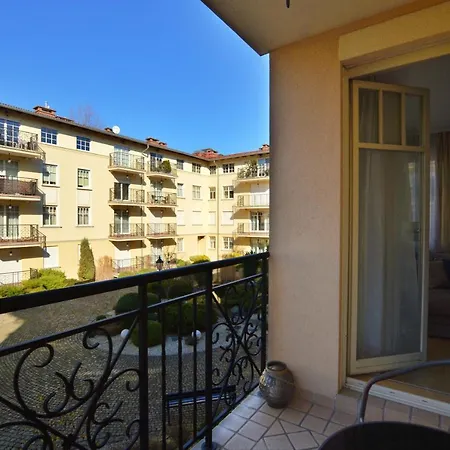 Friends & Family Patio Mare *