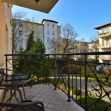 Friends & Family Patio Mare Apartman