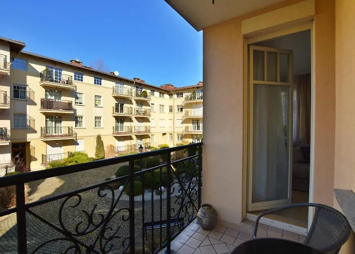 Friends & Family Patio Mare *