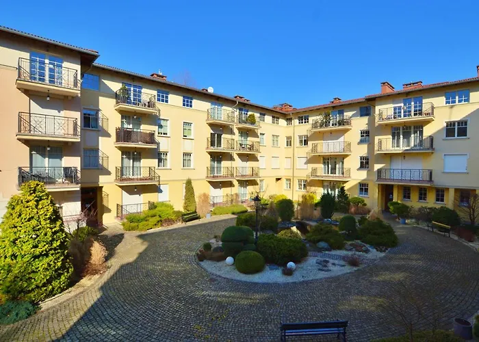 Friends & Family Patio Mare